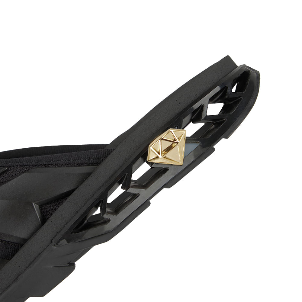 Pin Diamante Rakka - Lado Esquerdo Dourado